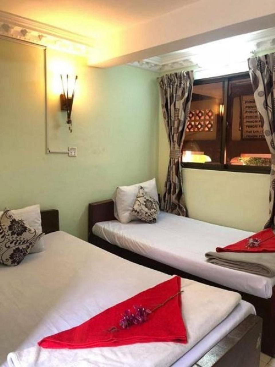 #10 Lakeside Guesthouse Пном Пен Екстериор снимка